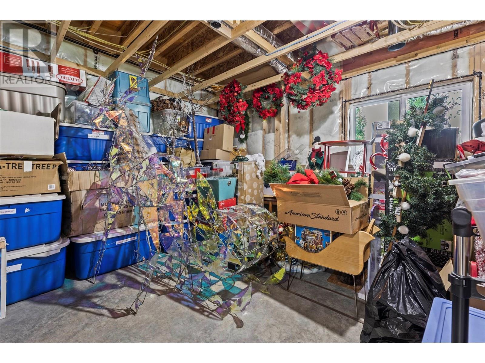 3828 Parri Road. Sorrento, British Columbia