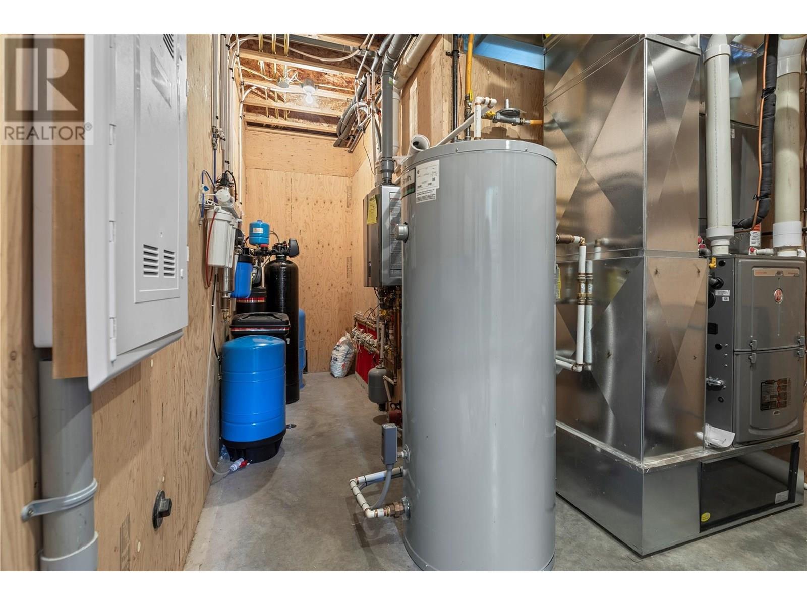 3828 Parri Road. Sorrento, British Columbia