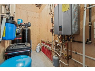 3828 Parri Road. Sorrento, British Columbia