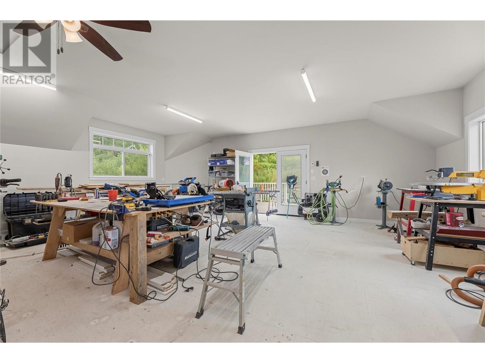 3828 Parri Road. Sorrento, British Columbia