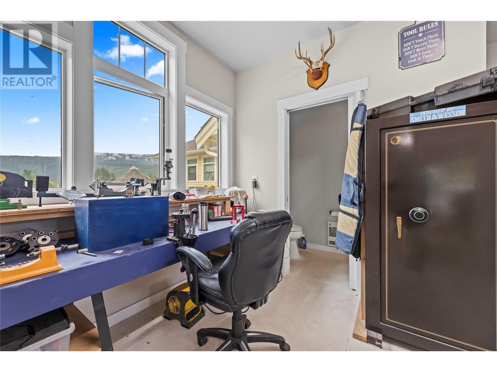 3828 Parri Road. Sorrento, British Columbia