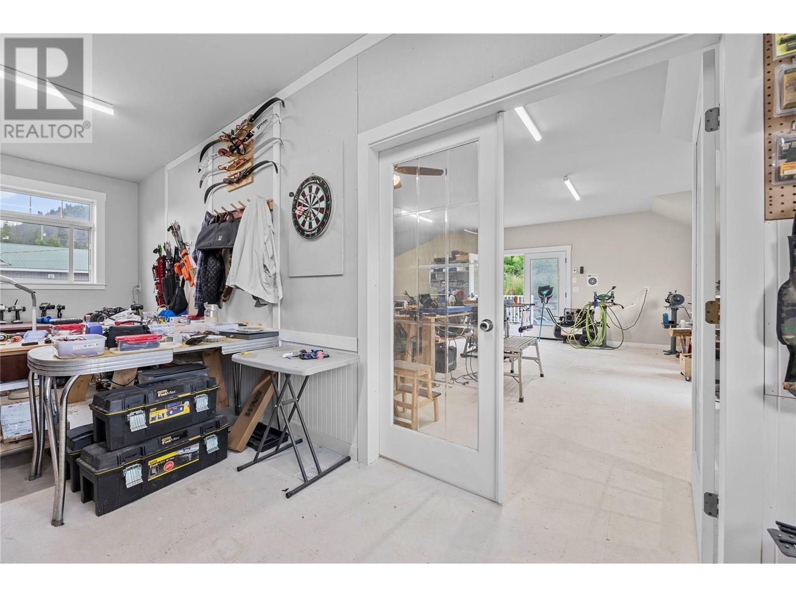 3828 Parri Road. Sorrento, British Columbia