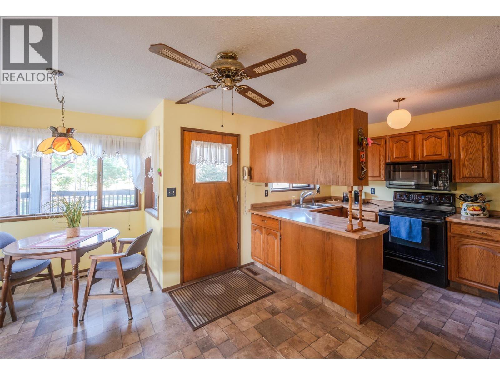 181 Carr Crescent. Oliver, British Columbia