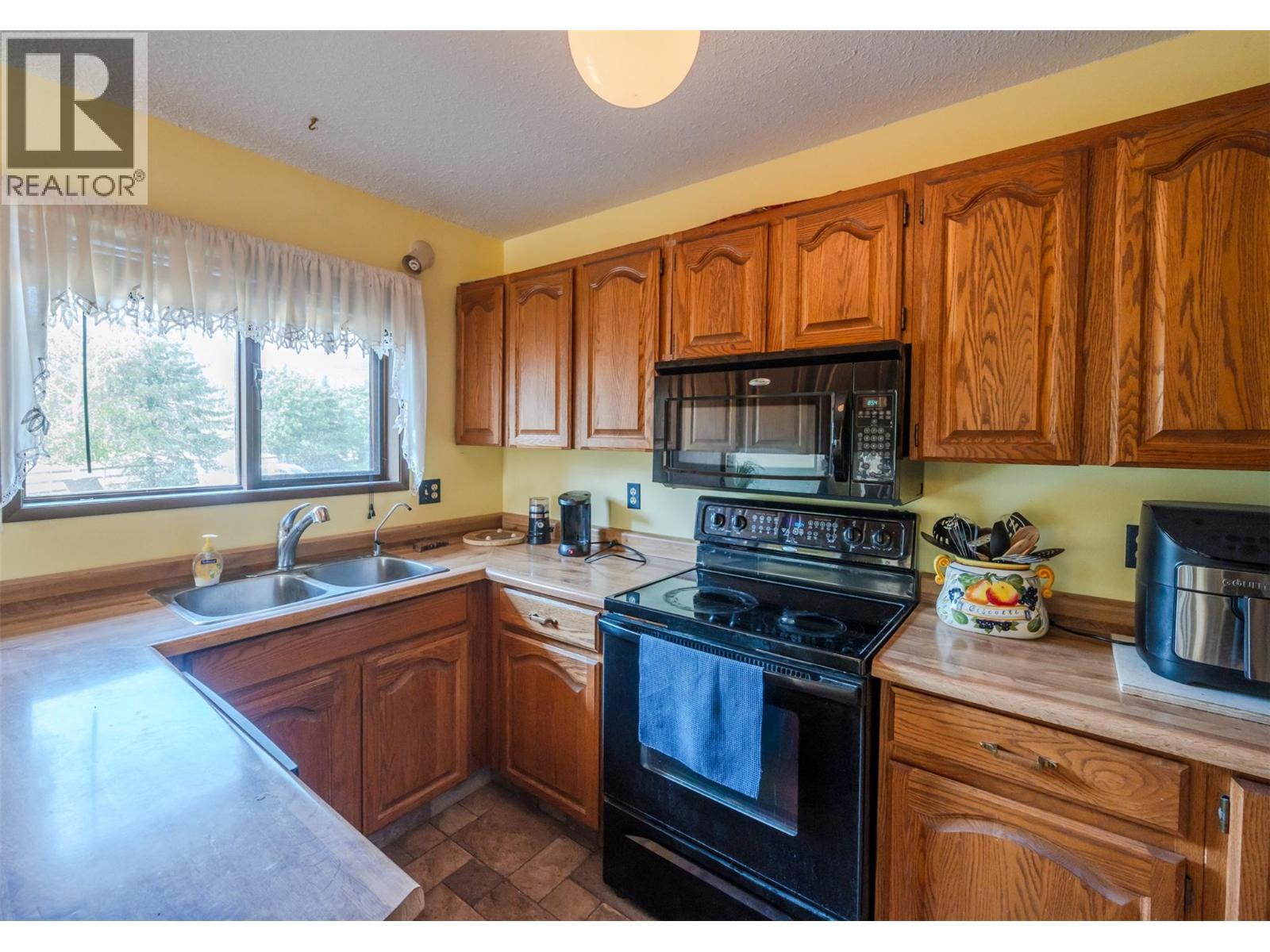 181 Carr Crescent. Oliver, British Columbia