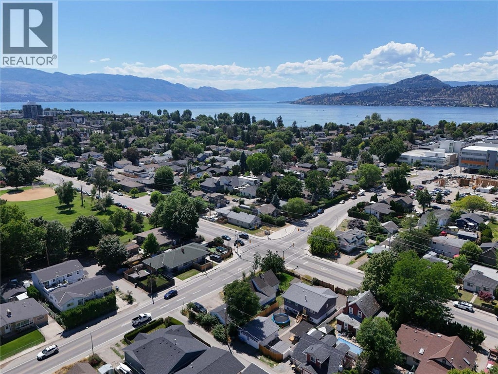 706 Rose Avenue, Kelowna