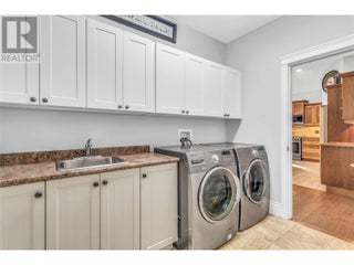 4450 Gordon Drive Unit# 105. Kelowna, British Columbia