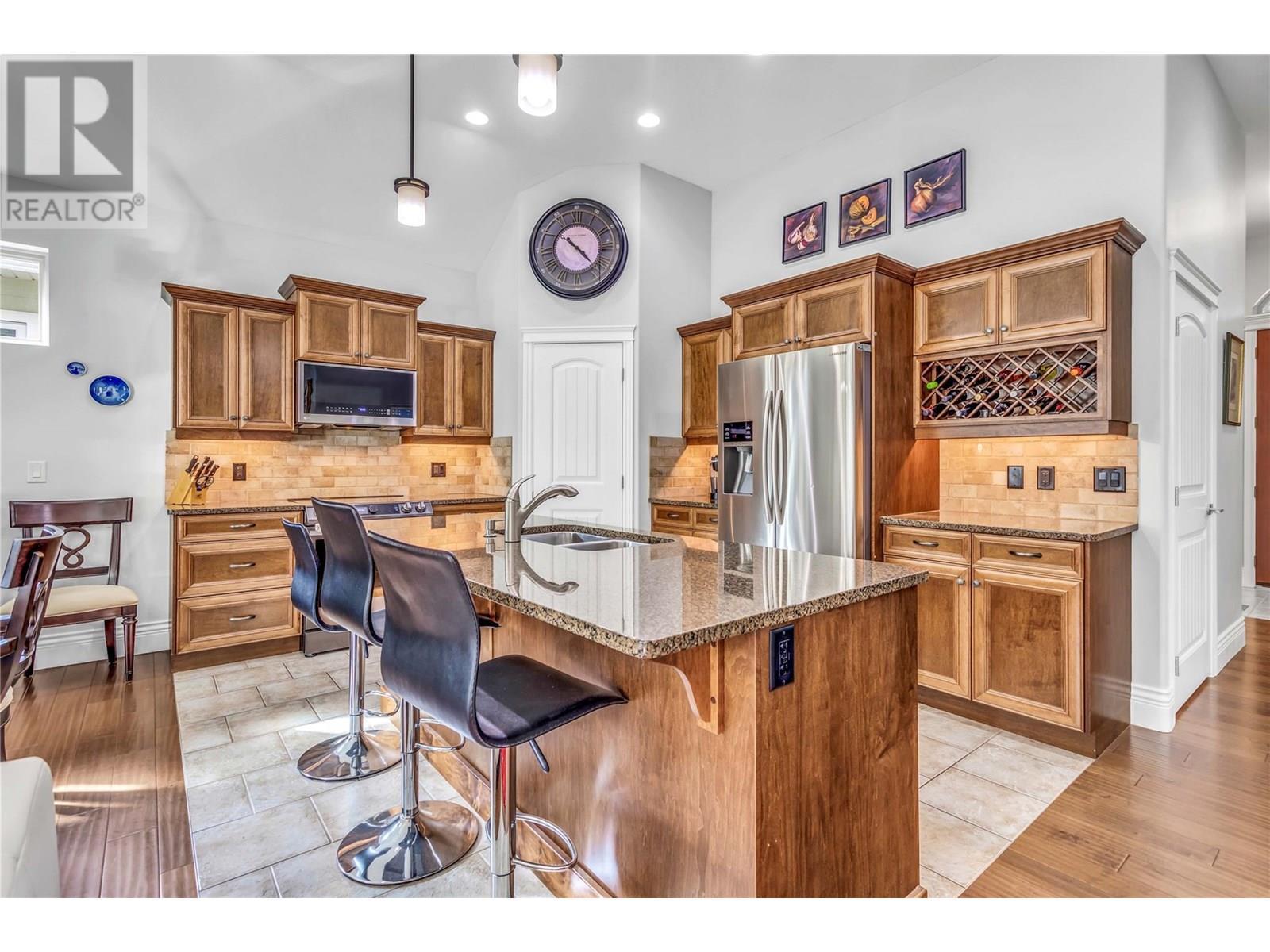 4450 Gordon Drive Unit# 105. Kelowna, British Columbia