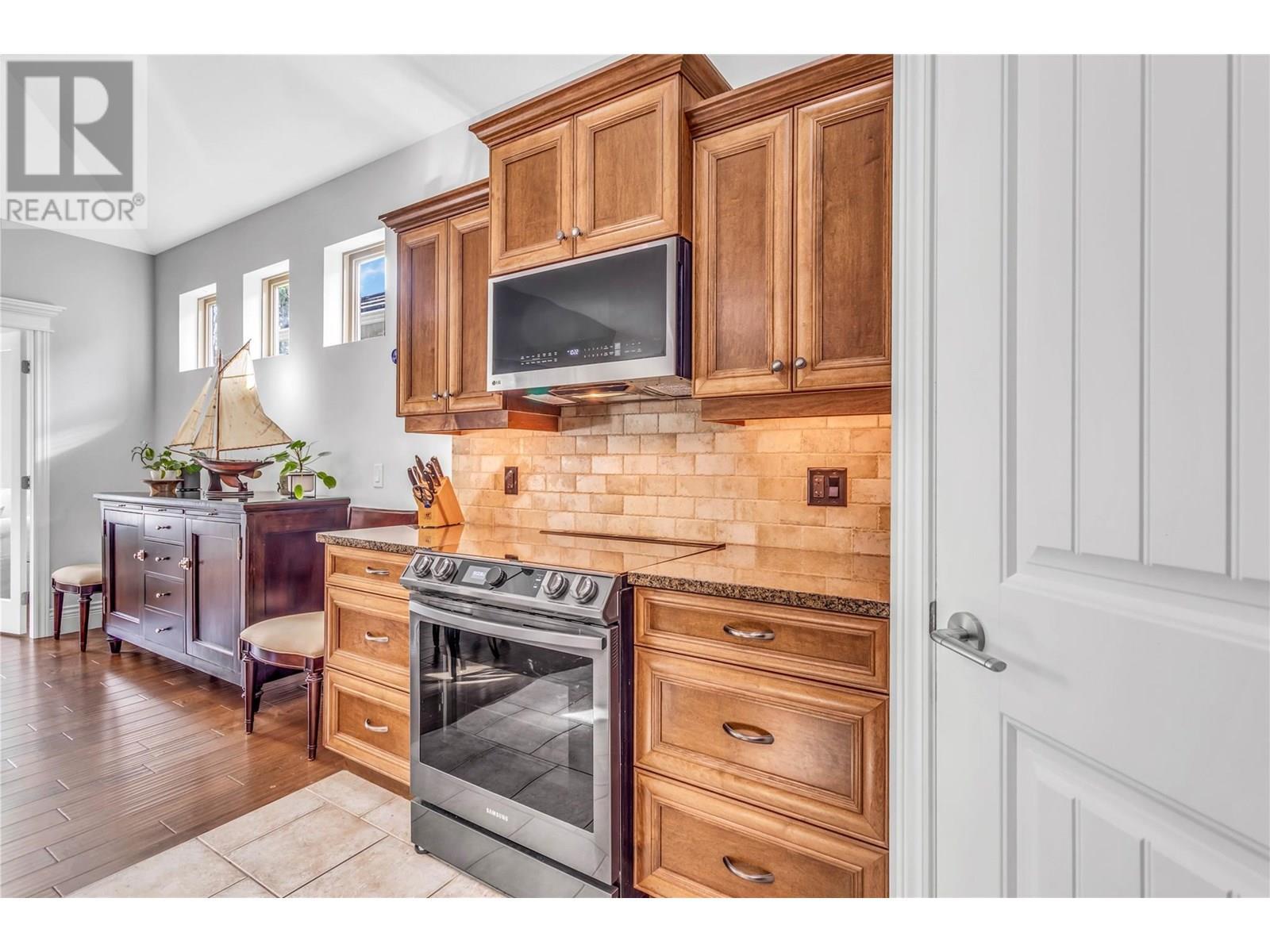 4450 Gordon Drive Unit# 105. Kelowna, British Columbia