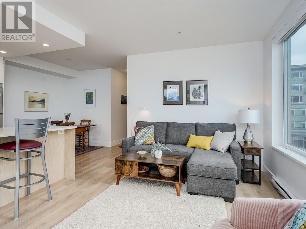 310 2461 Sidney Avenue, Sidney