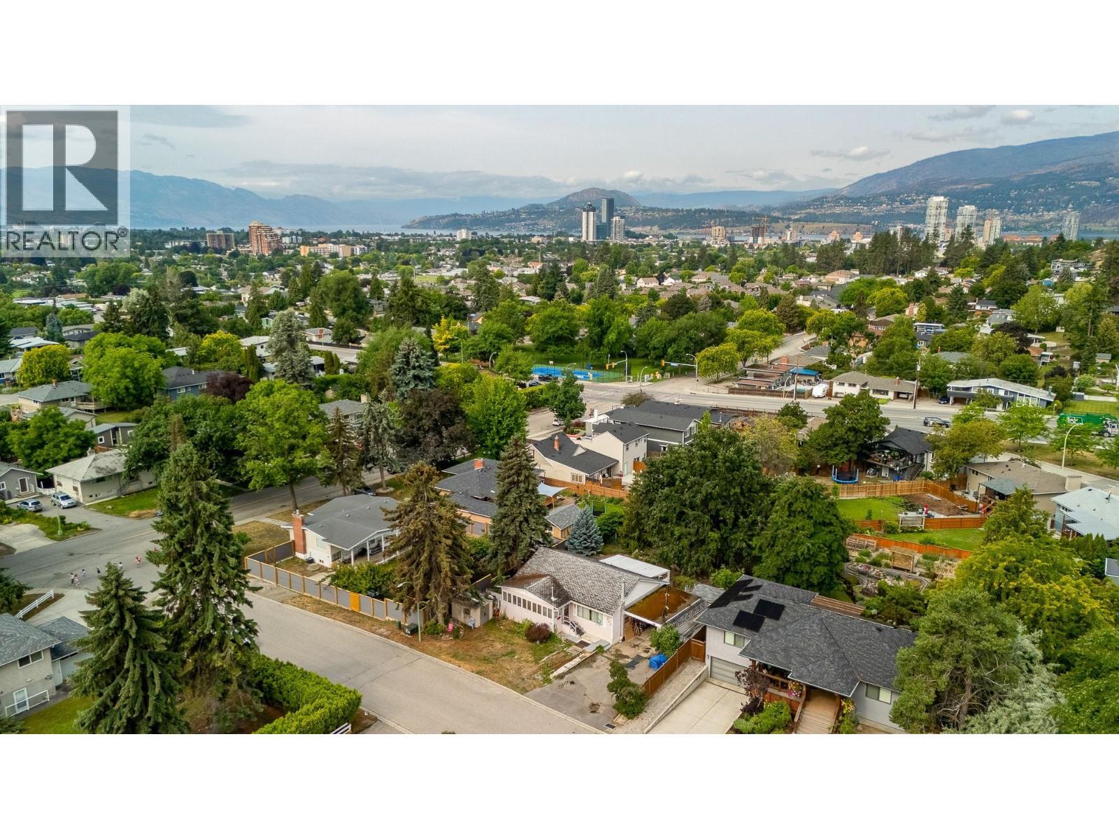988 Glengarry Street. Kelowna, British Columbia