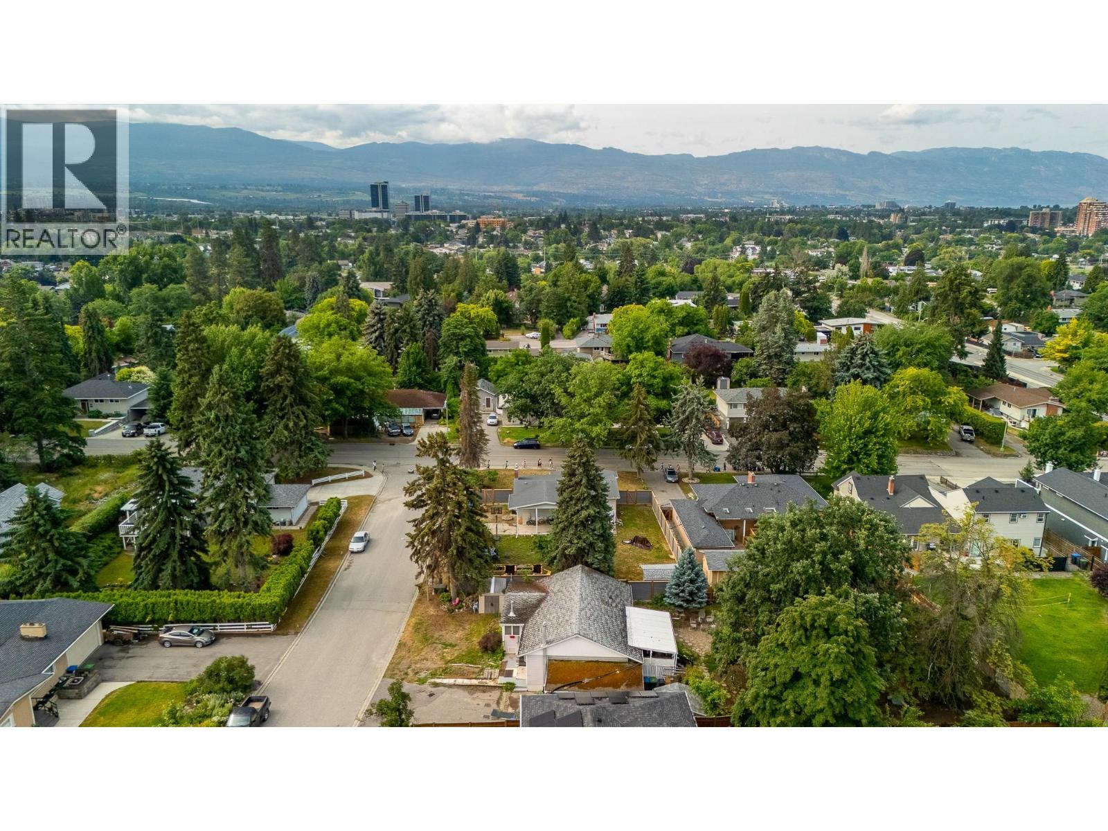 988 Glengarry Street. Kelowna, British Columbia