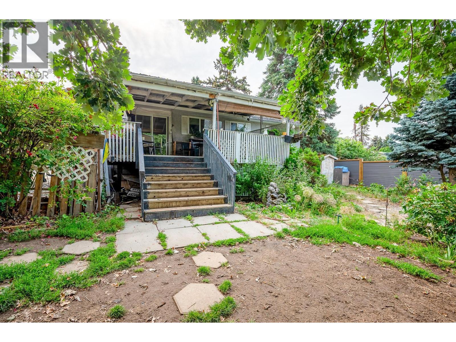 988 Glengarry Street. Kelowna, British Columbia