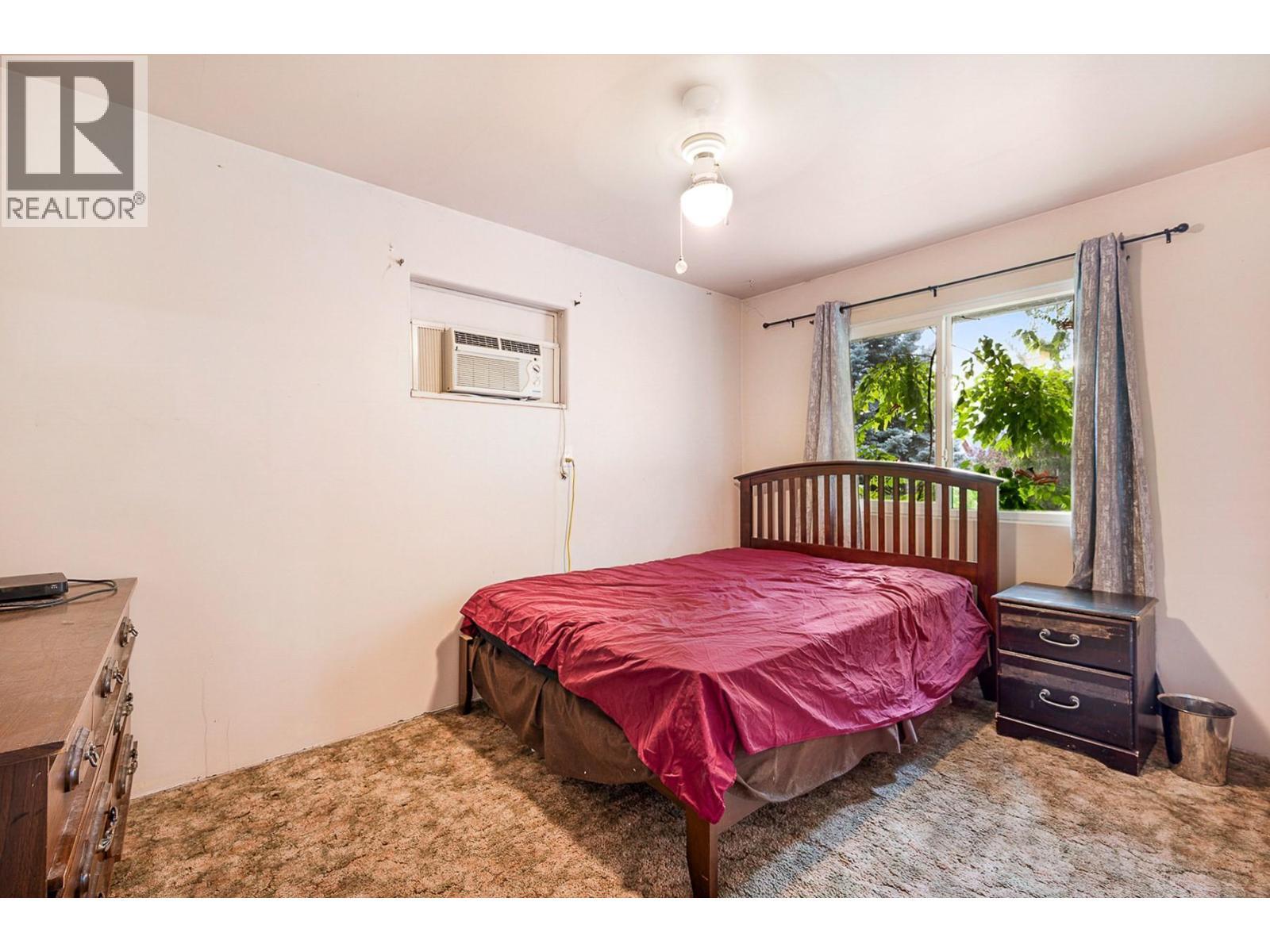 988 Glengarry Street. Kelowna, British Columbia