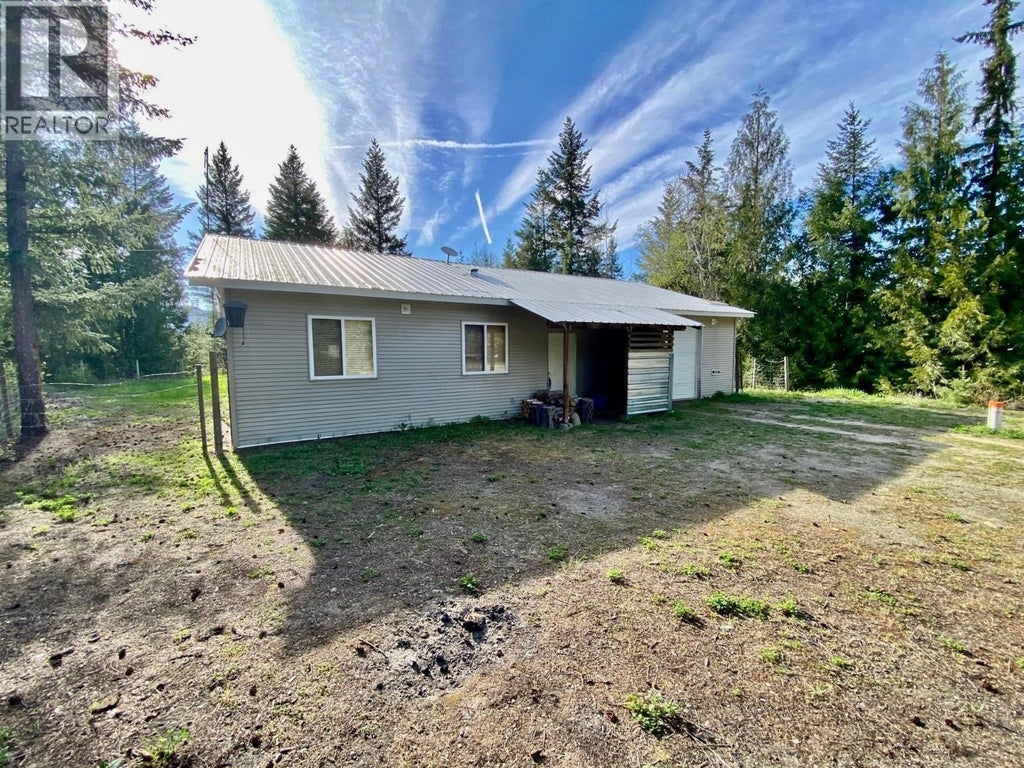 3325 Barriere South Road, Barriere