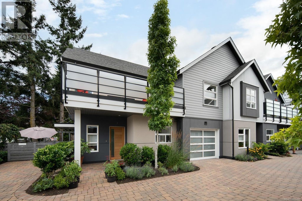 7 9889 Seventh Street, Sidney