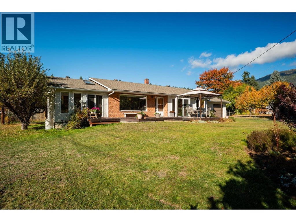 2697 Shoreacres Road, Castlegar