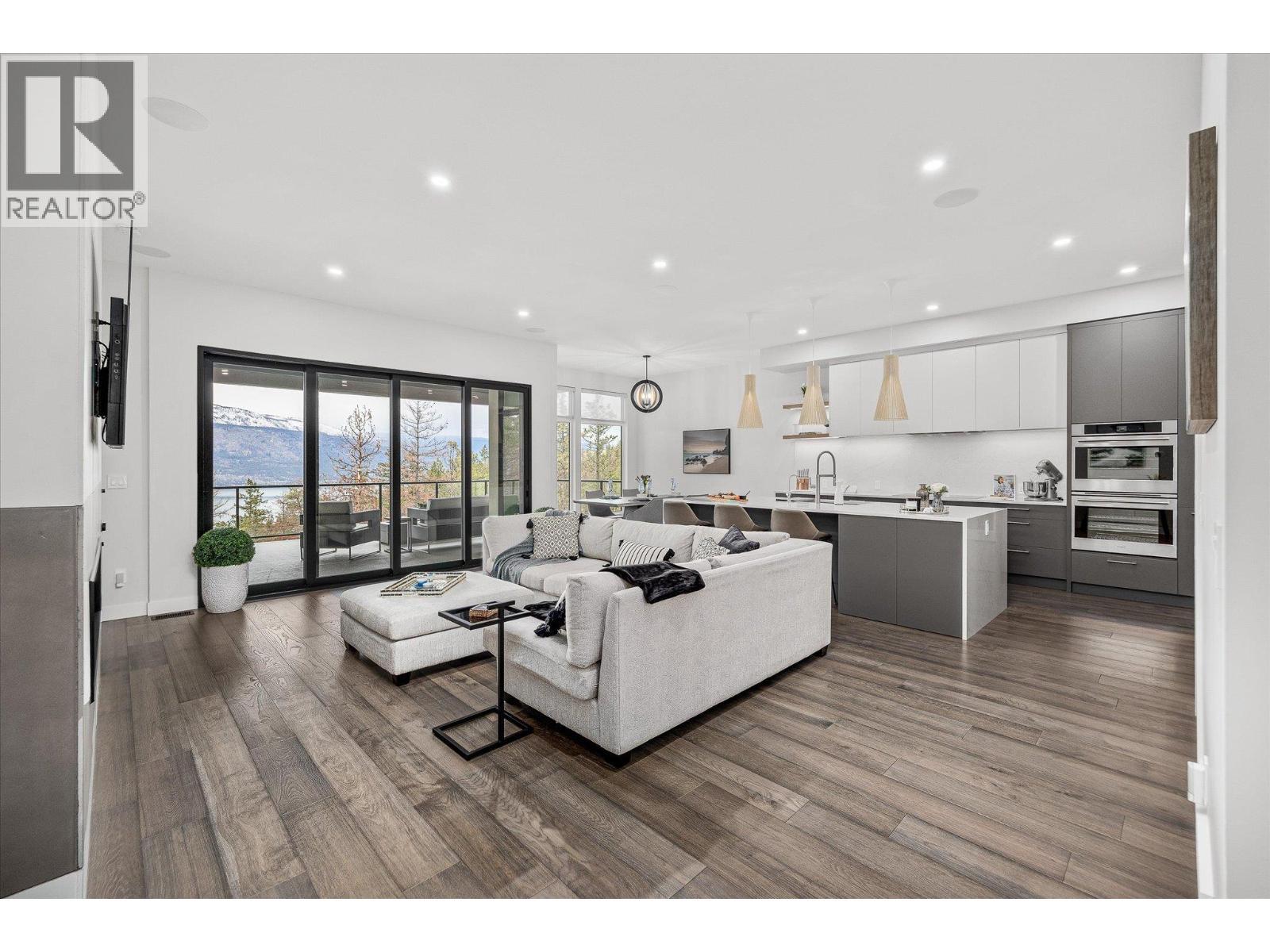 10058 Beacon Hill Drive. Lake Country, British Columbia