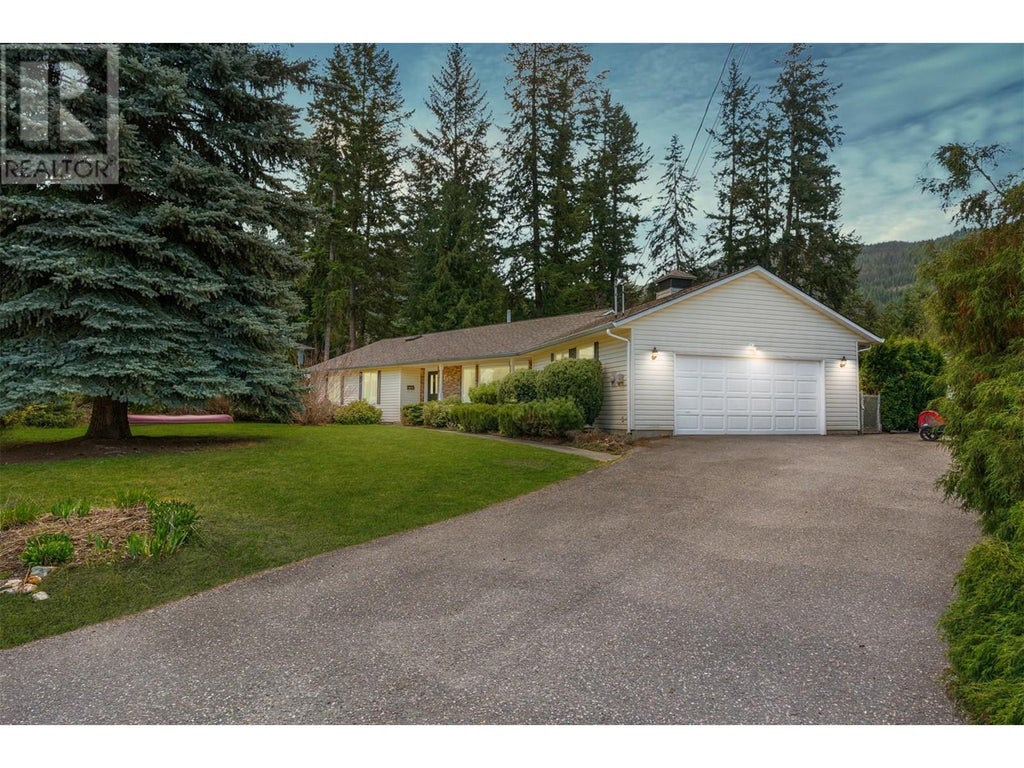 3445 Sidney Crescent, Spallumcheen