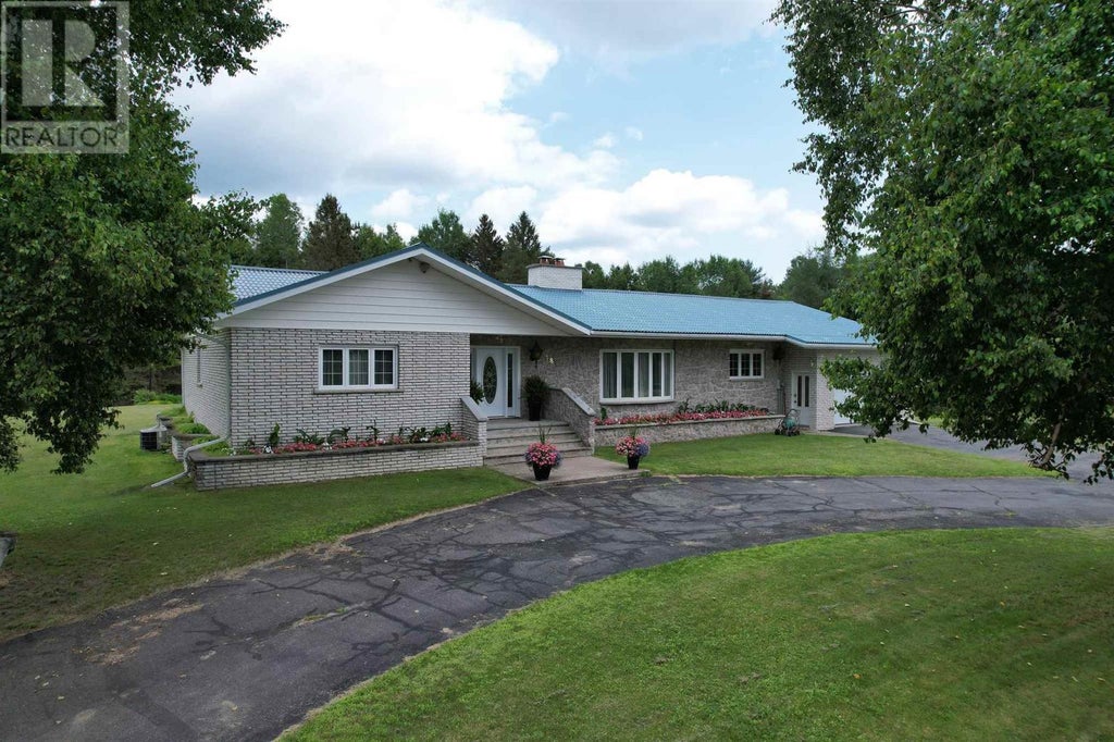 18 Chiblow Lake Road, Huron Shores