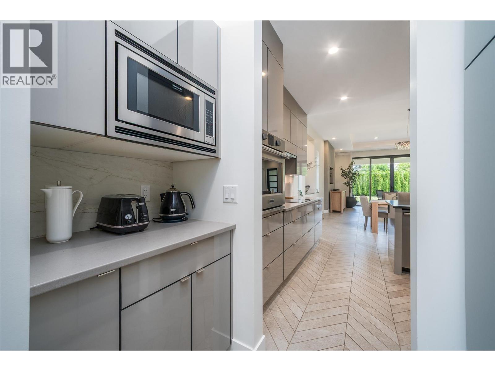 3567 Lakeshore Road. Kelowna, British Columbia