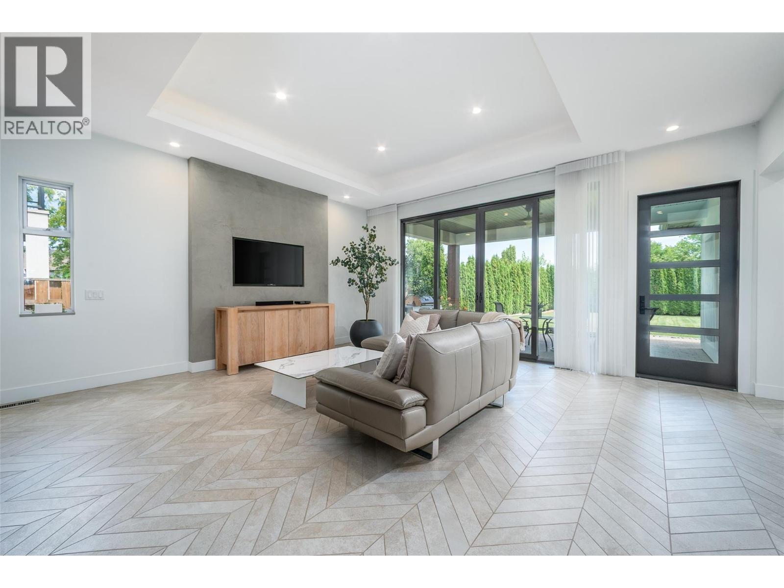 3567 Lakeshore Road. Kelowna, British Columbia