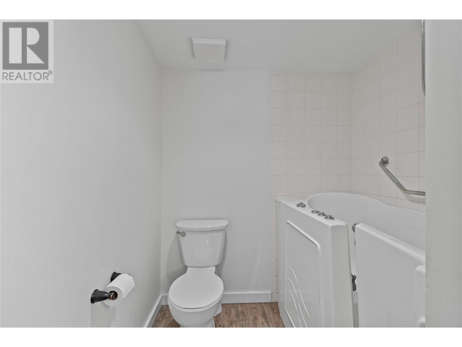 250 5 Street Se Unit# 313. Salmon Arm, British Columbia