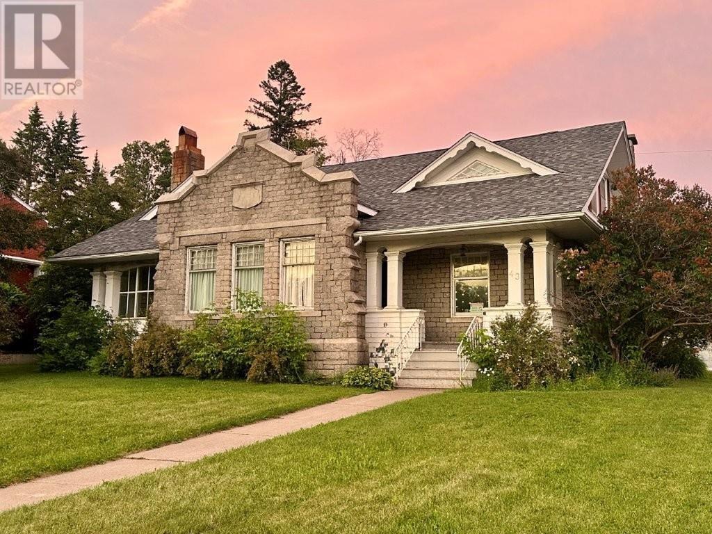 43 Summit Avenue, Thunder Bay