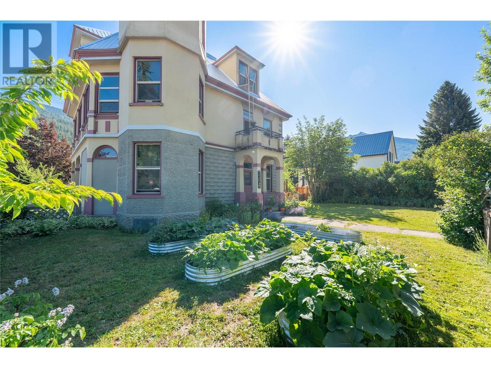 304 Second Street E. Revelstoke, British Columbia