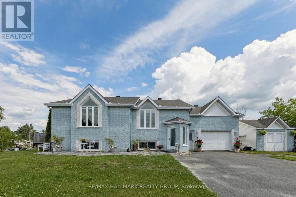 585 Blue Corner Road, Champlain