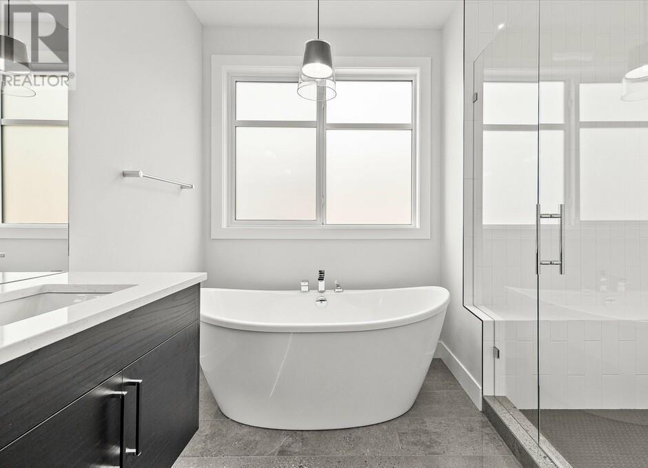 1221 Lone Pine Drive. Kelowna, British Columbia