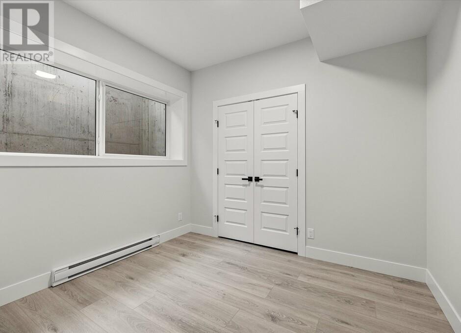 1221 Lone Pine Drive. Kelowna, British Columbia