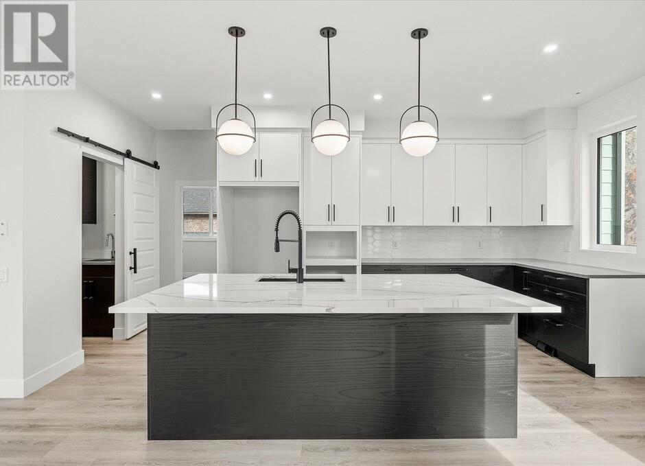 1221 Lone Pine Drive. Kelowna, British Columbia