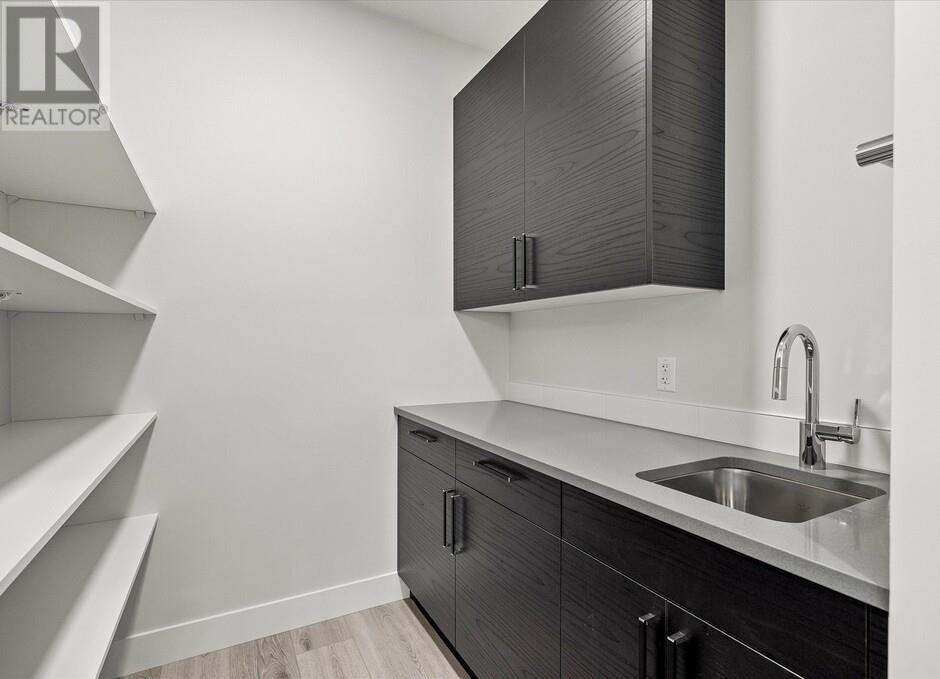 1221 Lone Pine Drive. Kelowna, British Columbia