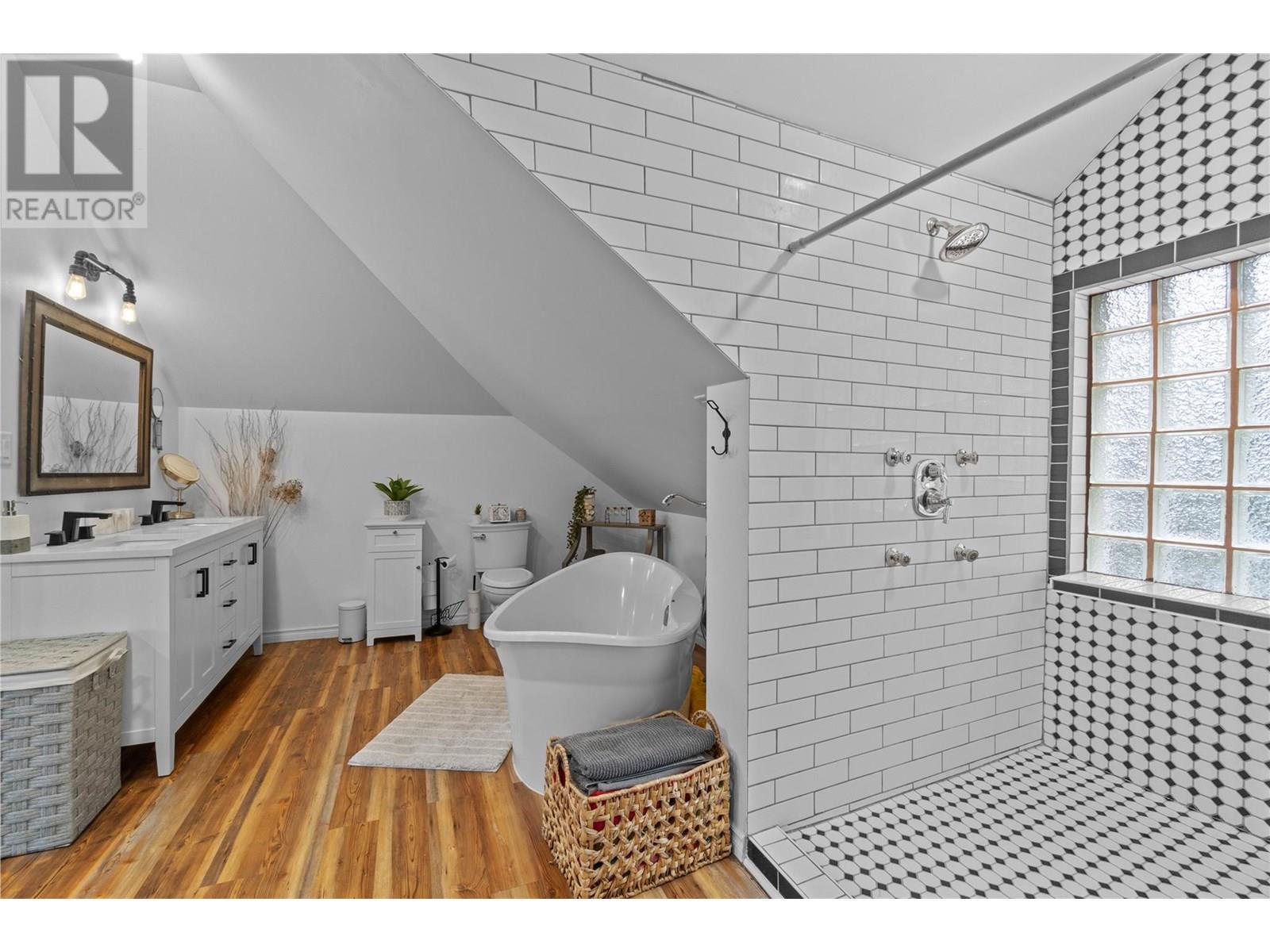 1207 George Street. Enderby, British Columbia