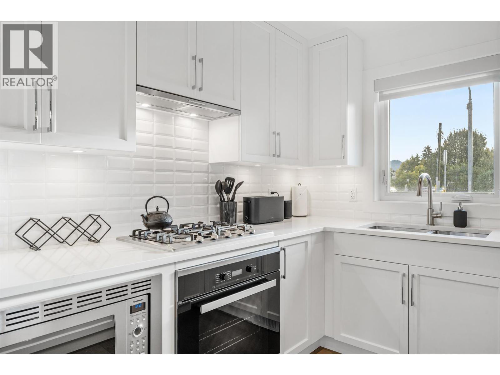 1308 Richter Street Unit# 107. Kelowna, British Columbia