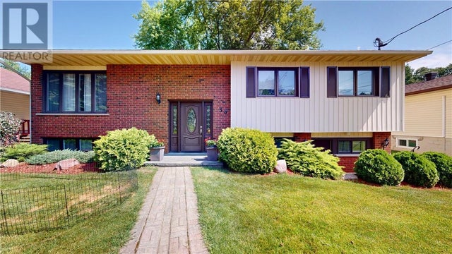 38 W Robinson Street, Little Current