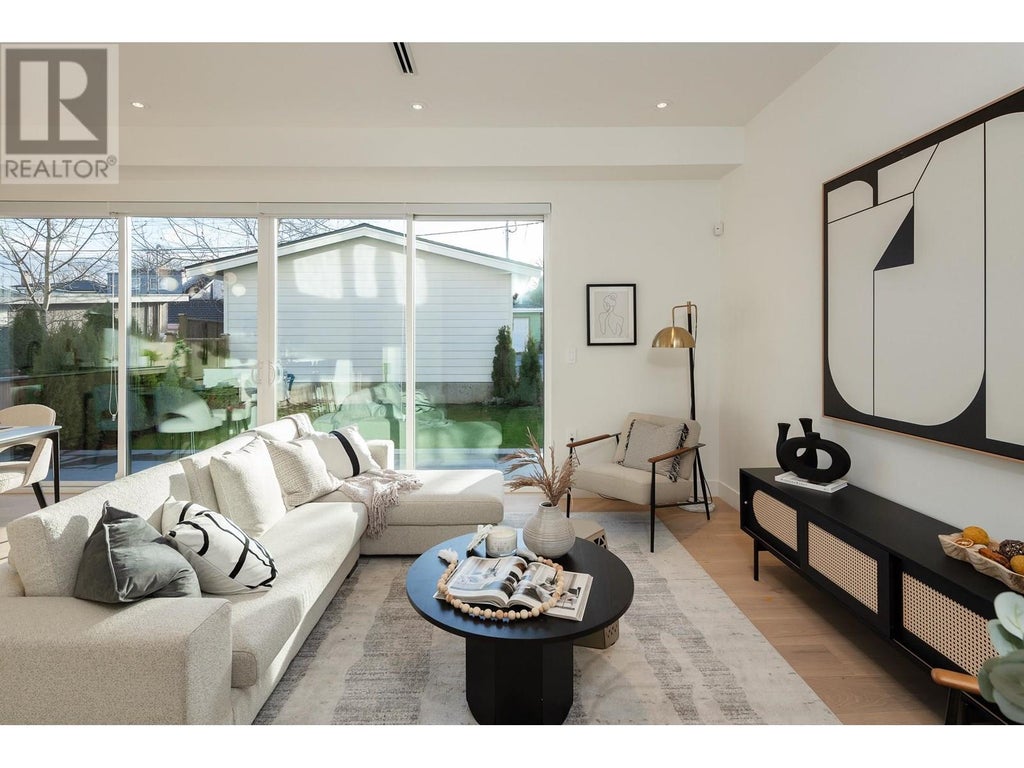 32 E 37th Avenue, Vancouver