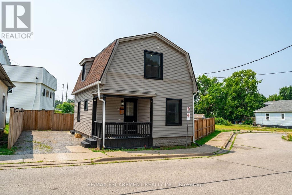 1 Prince Street, St. Catharines (e. Chester)