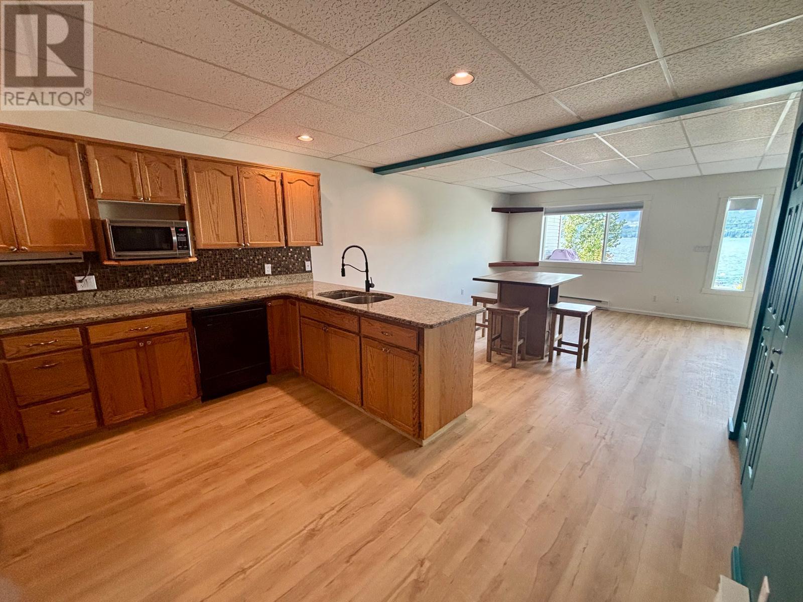 3610 Eagle Bay Road Unit# D. Eagle Bay, British Columbia