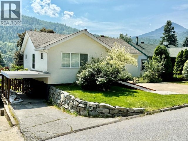 654 Schofield Highway, Warfield