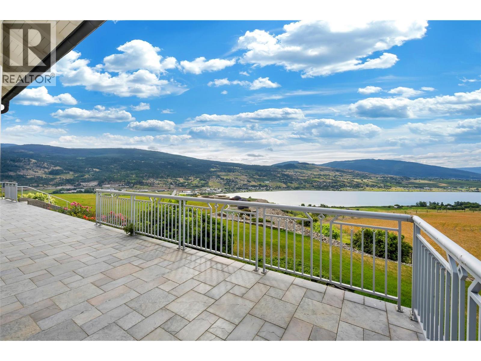 202 Stepping Stones Crescent. Armstrong, British Columbia