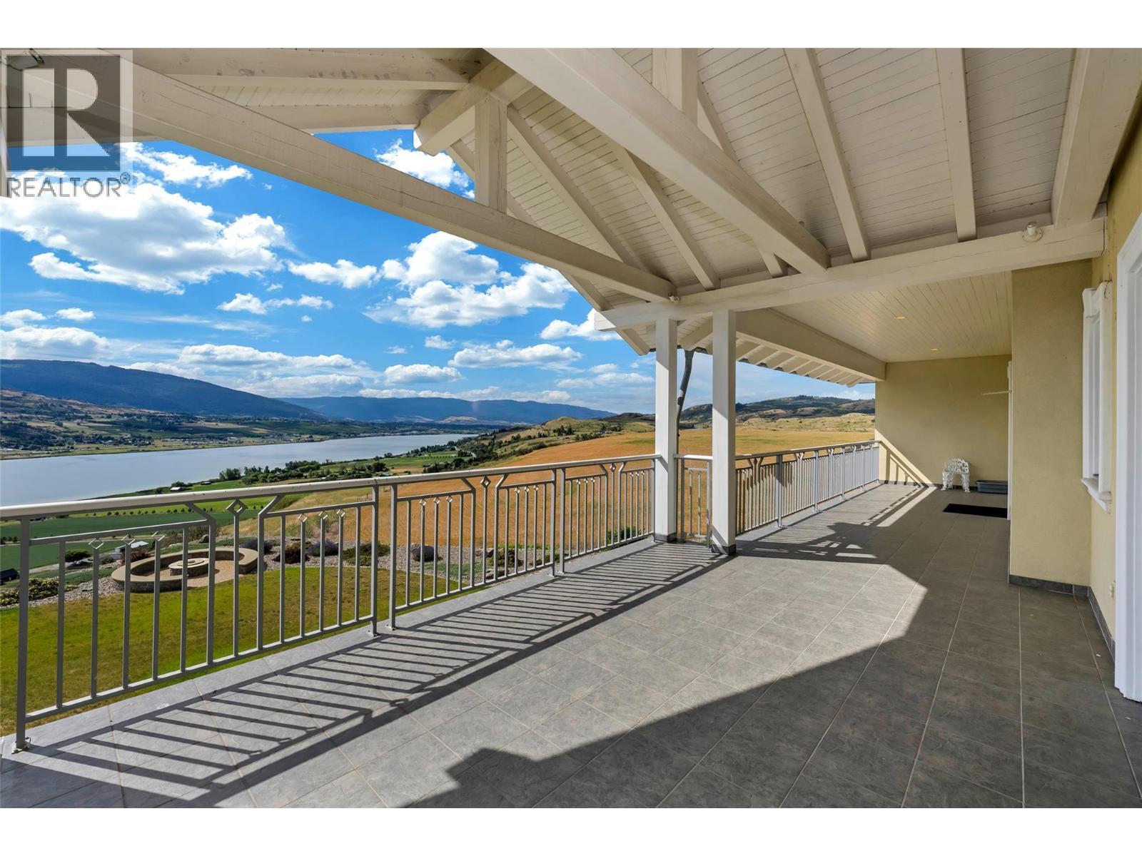 202 Stepping Stones Crescent. Armstrong, British Columbia