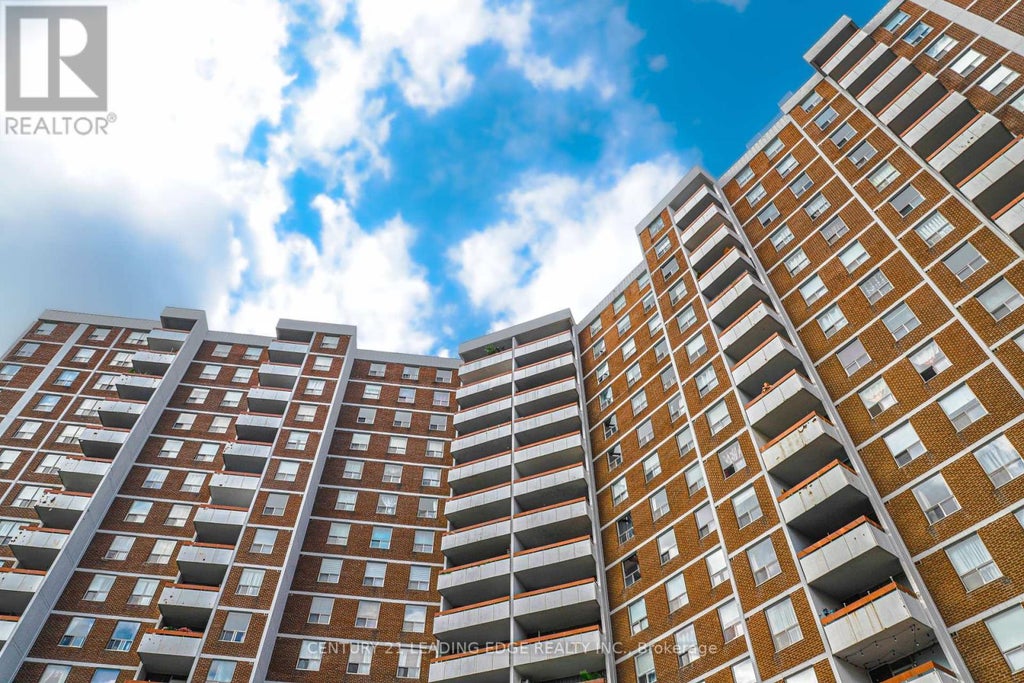 617 - 10 Edgecliff Golfway, Toronto (flemingdon Park)