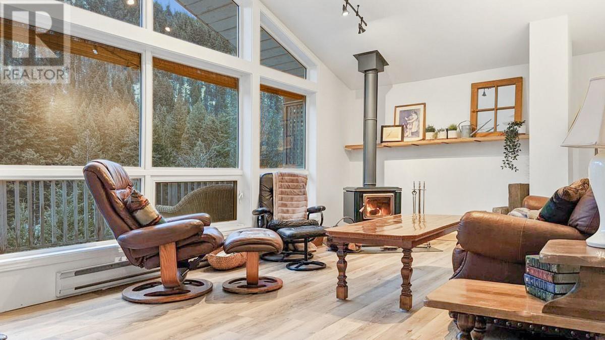 221 Prospect Drive. Princeton, British Columbia