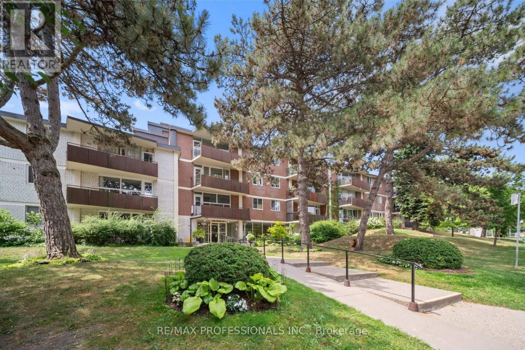 216 - 100 Coe Hill Drive, Toronto (high Park-Swansea)