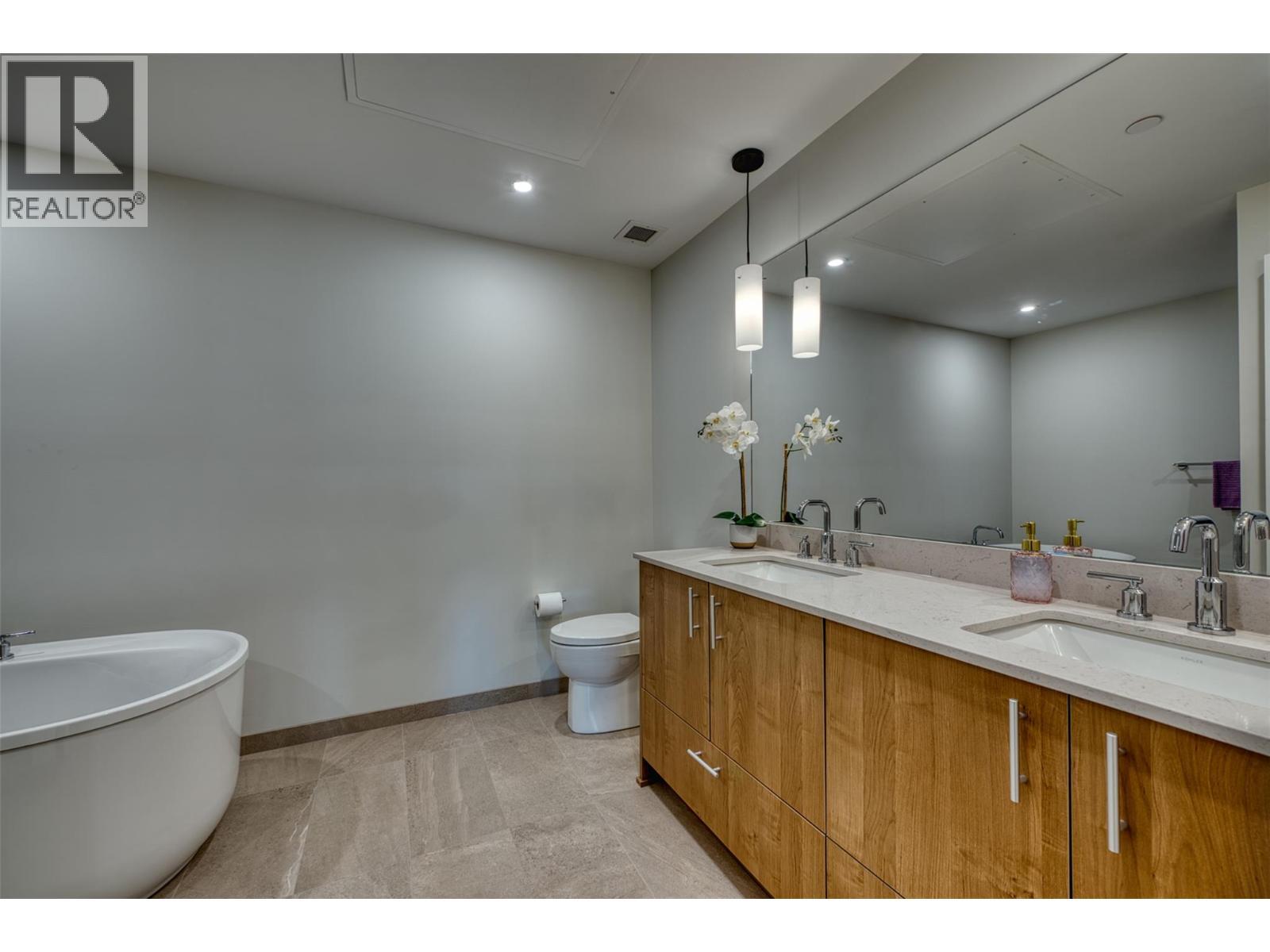 9652 Benchland Drive Unit# 306. Lake Country, British Columbia