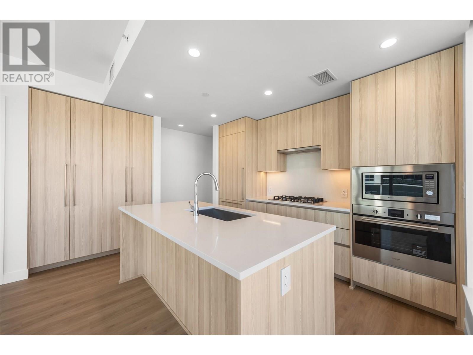 238 Leon Avenue Unit# 702. Kelowna, British Columbia