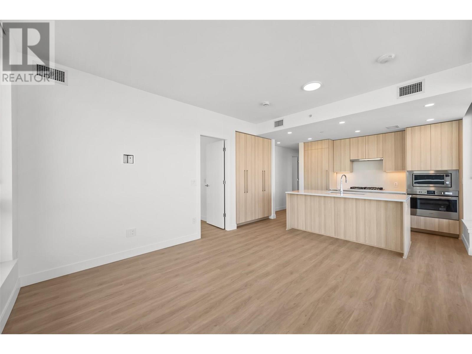 238 Leon Avenue Unit# 702. Kelowna, British Columbia