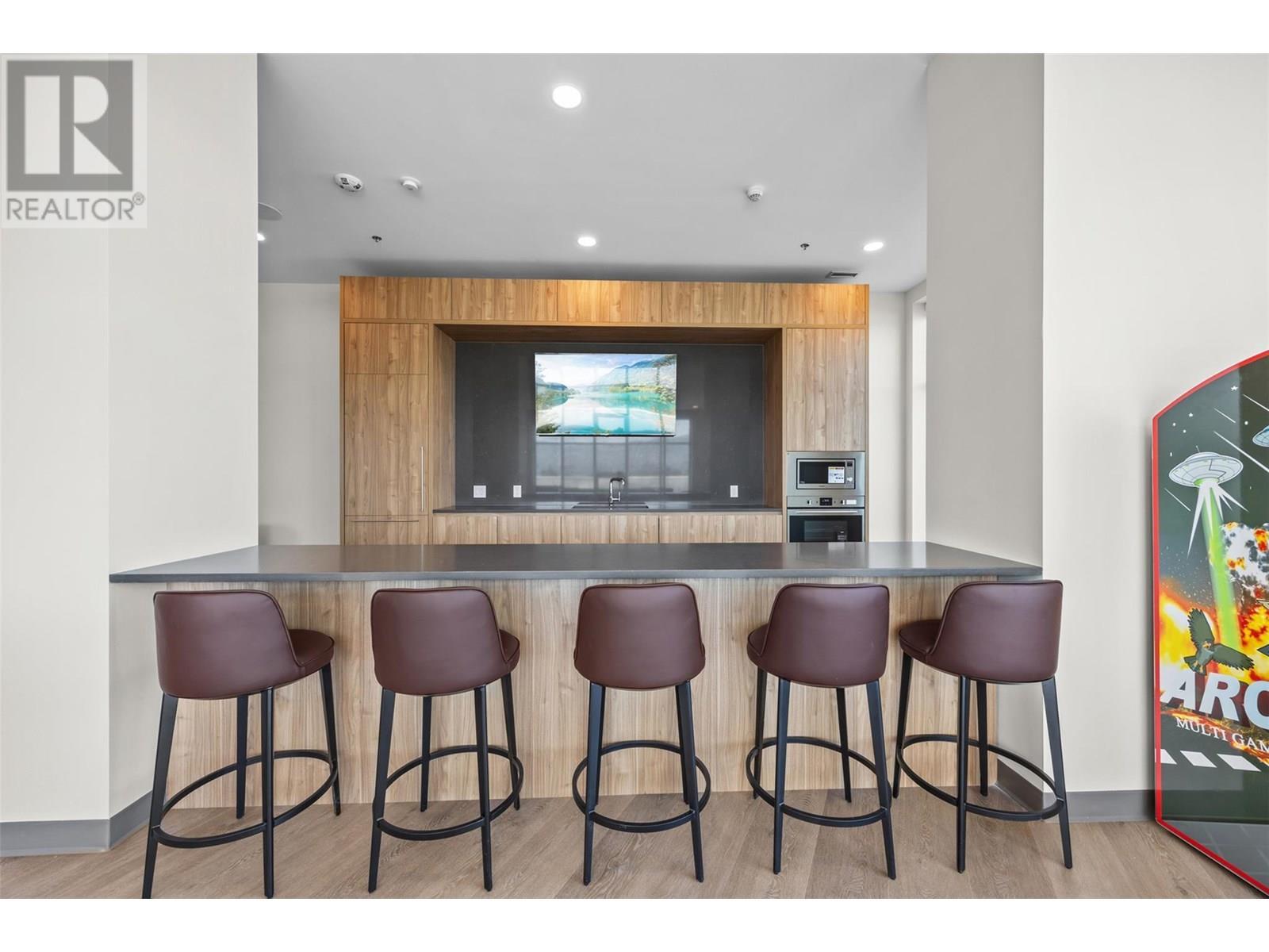 238 Leon Avenue Unit# 702. Kelowna, British Columbia