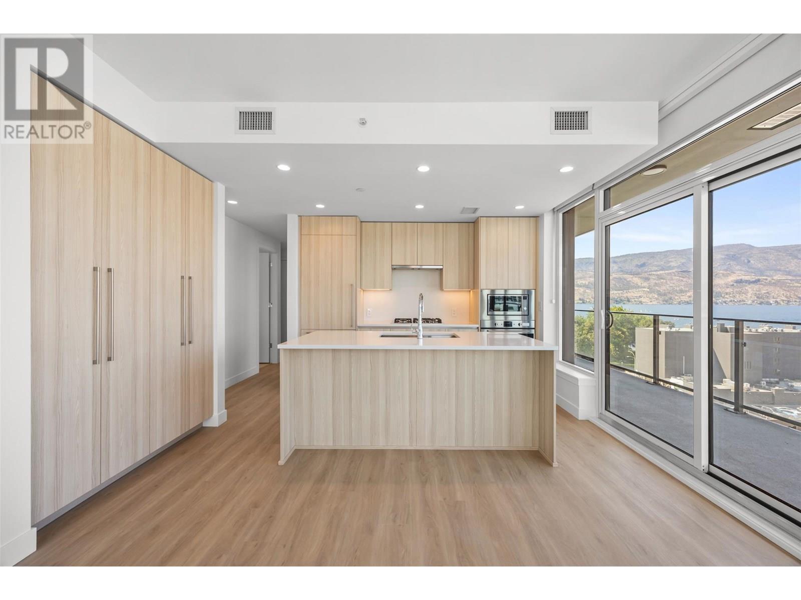 238 Leon Avenue Unit# 702. Kelowna, British Columbia